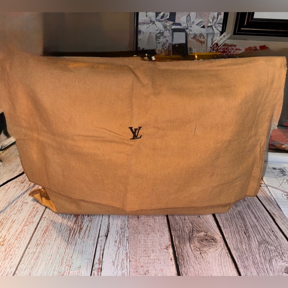 Louis Vuitton tan dust bag for a large bag - EUC - Picture 6 of 14